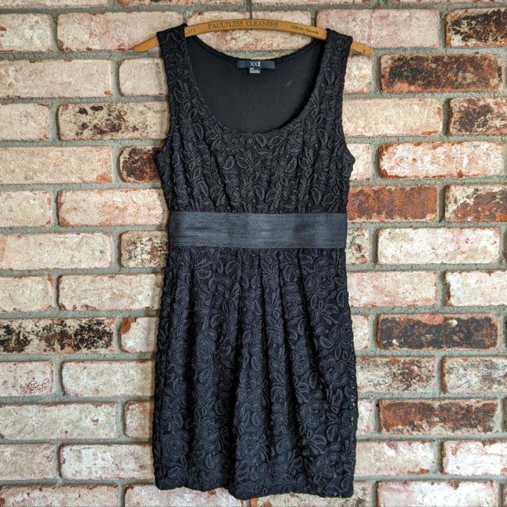 ❇️ XXI Floral Lace Mini Dress with Elastic Waist Belt S/P